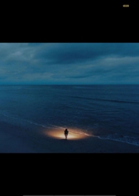 金色月亮形状的耳钉